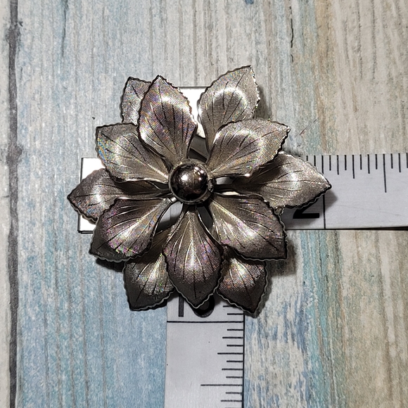 Vintage Flower Brooch and Earrings Set. - Picture 4 of 8